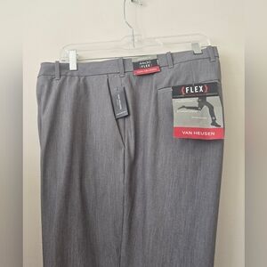 NWT Van Heusen Gray Flex Straight Fit Trousers